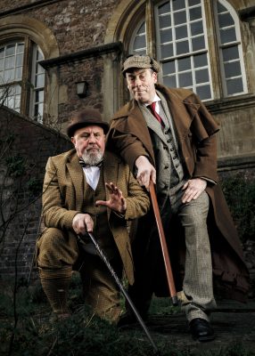 A3A7721_-_HOLMES_AND_WATSON_MAGIC_SHOW_-_Holmes_and_Watson_peering_at_something_-_Photographer_Edward_Felton_optimized_2000